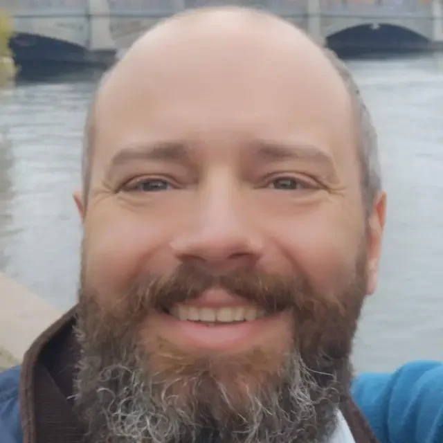 Tevreden klantfoto – Vak Web WordPress website onderhoud & beheren service